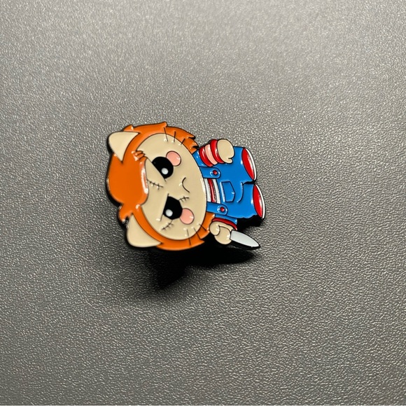 Pin Horror Movie Childs Play Chucky & Hello Kitty Fun Halloween Collectible Cat - Picture 2 of 6